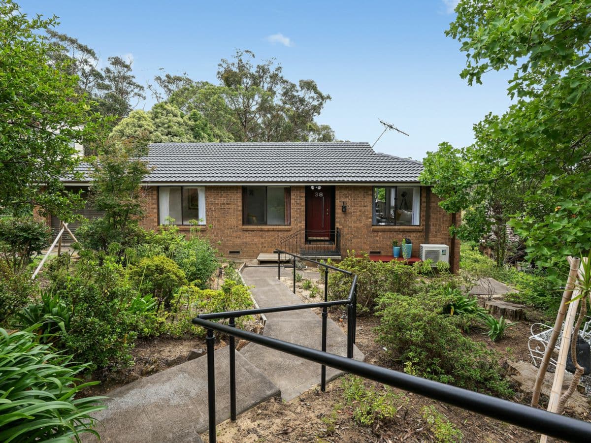 38 Panorama Crescent, WENTWORTH FALLS, Wentworth Falls - Thumbnail 2