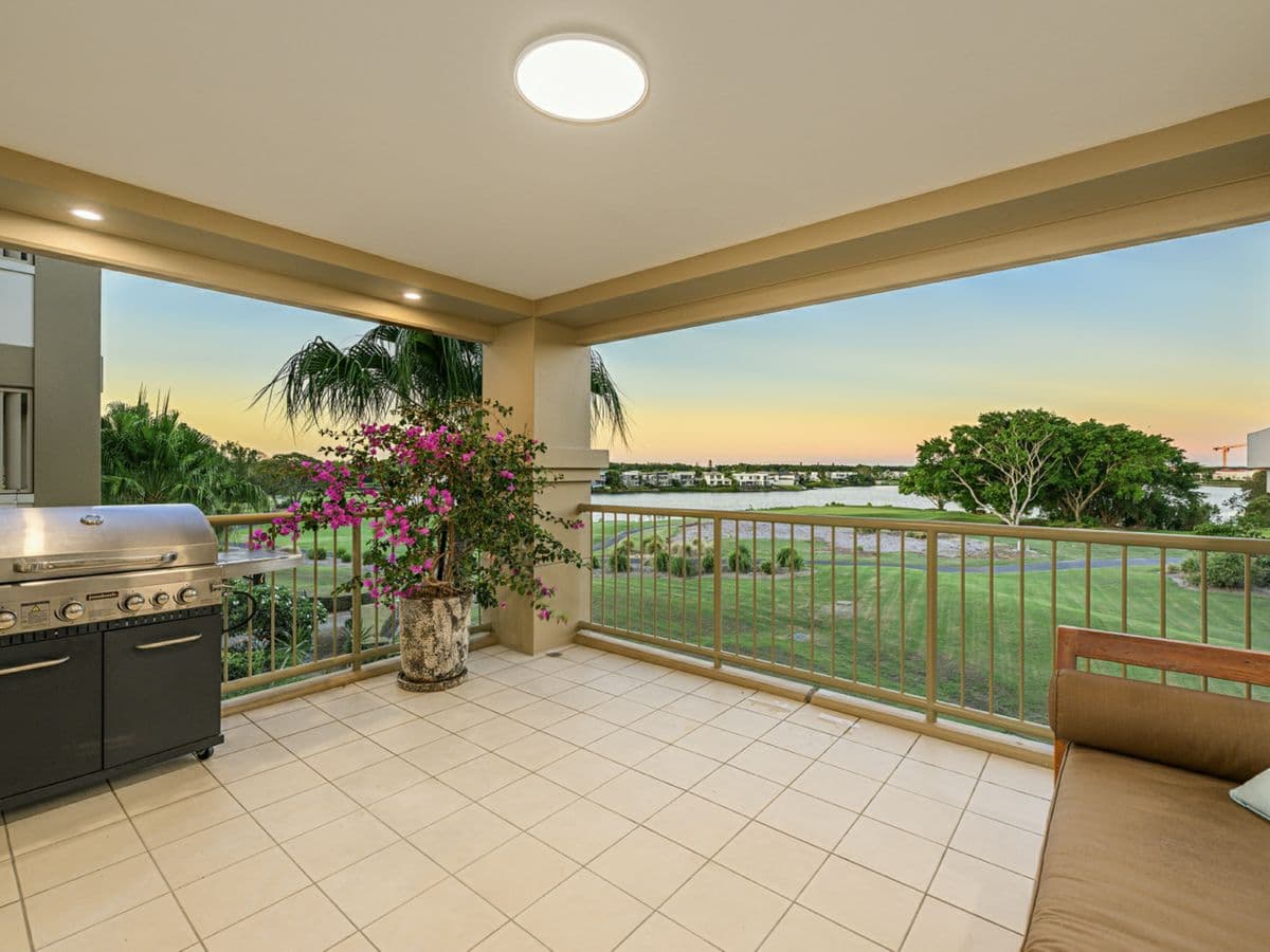 8433 Magnolia Drive East, HOPE ISLAND, Hope Island - Thumbnail 4