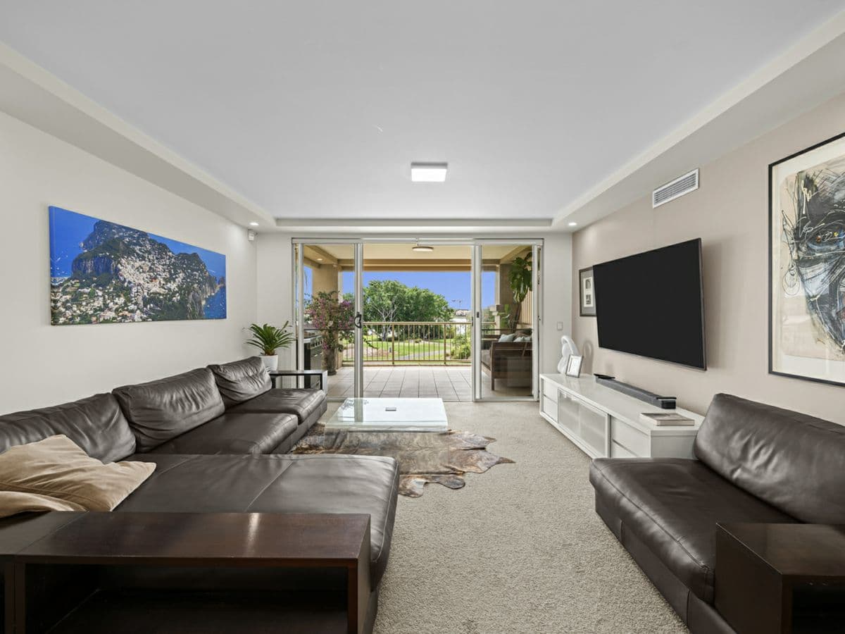 8433 Magnolia Drive East, HOPE ISLAND, Hope Island - Thumbnail 6