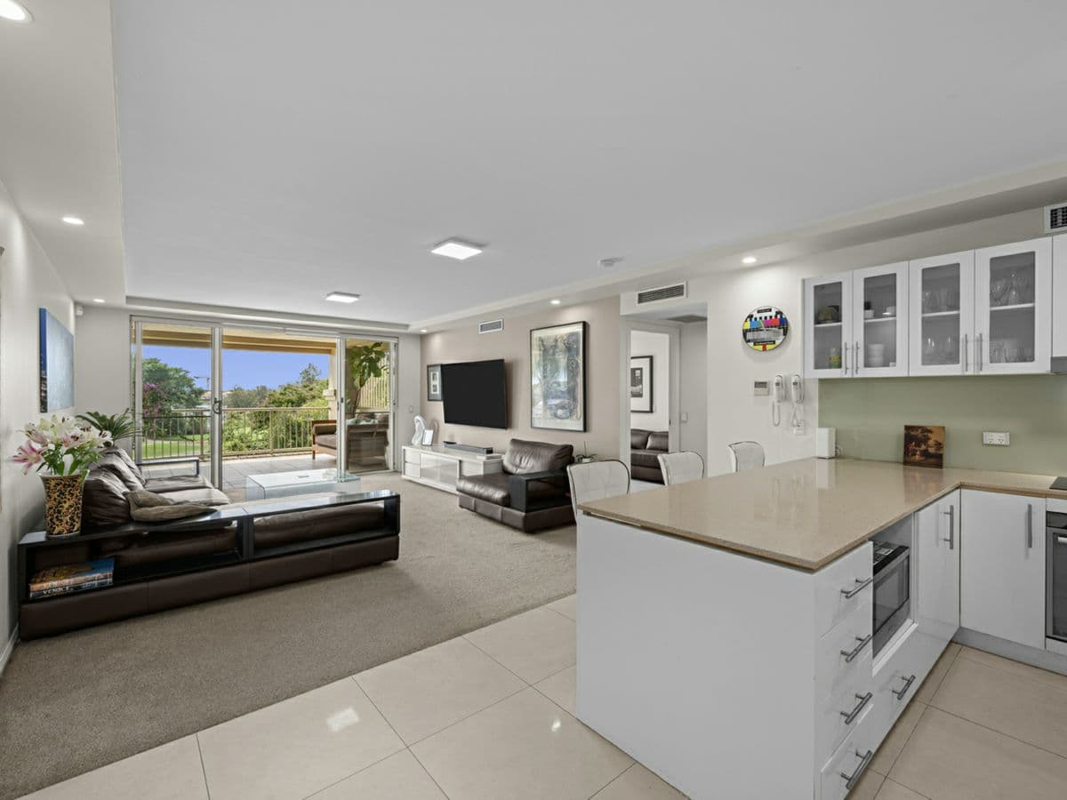 8433 Magnolia Drive East, HOPE ISLAND, Hope Island - Thumbnail 7