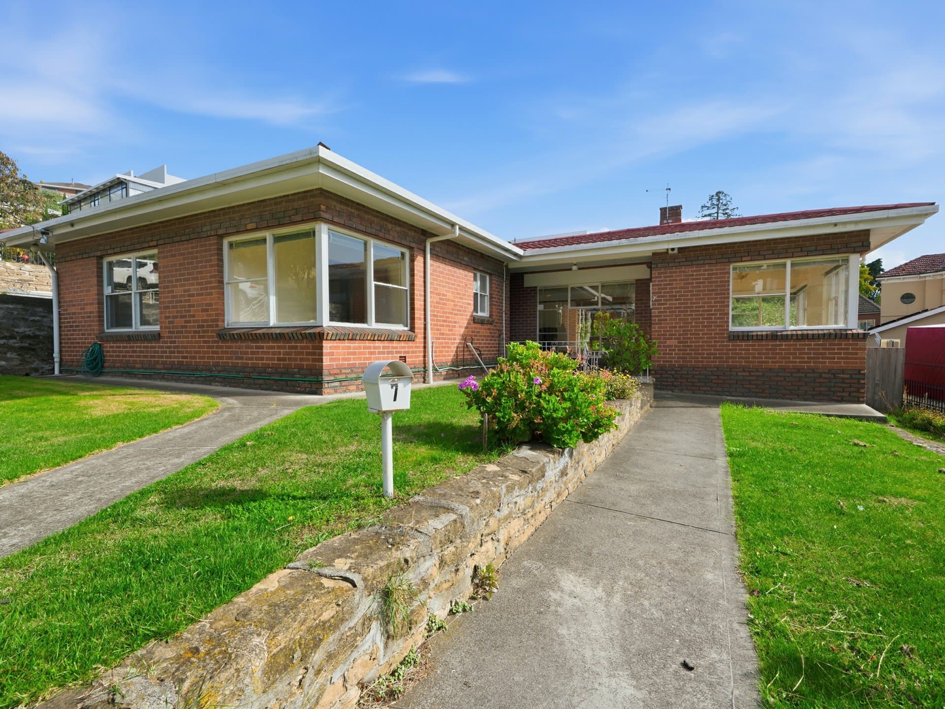 7 Lyndhurst Avenue, North Hobart, Mount Stuart - Image 1