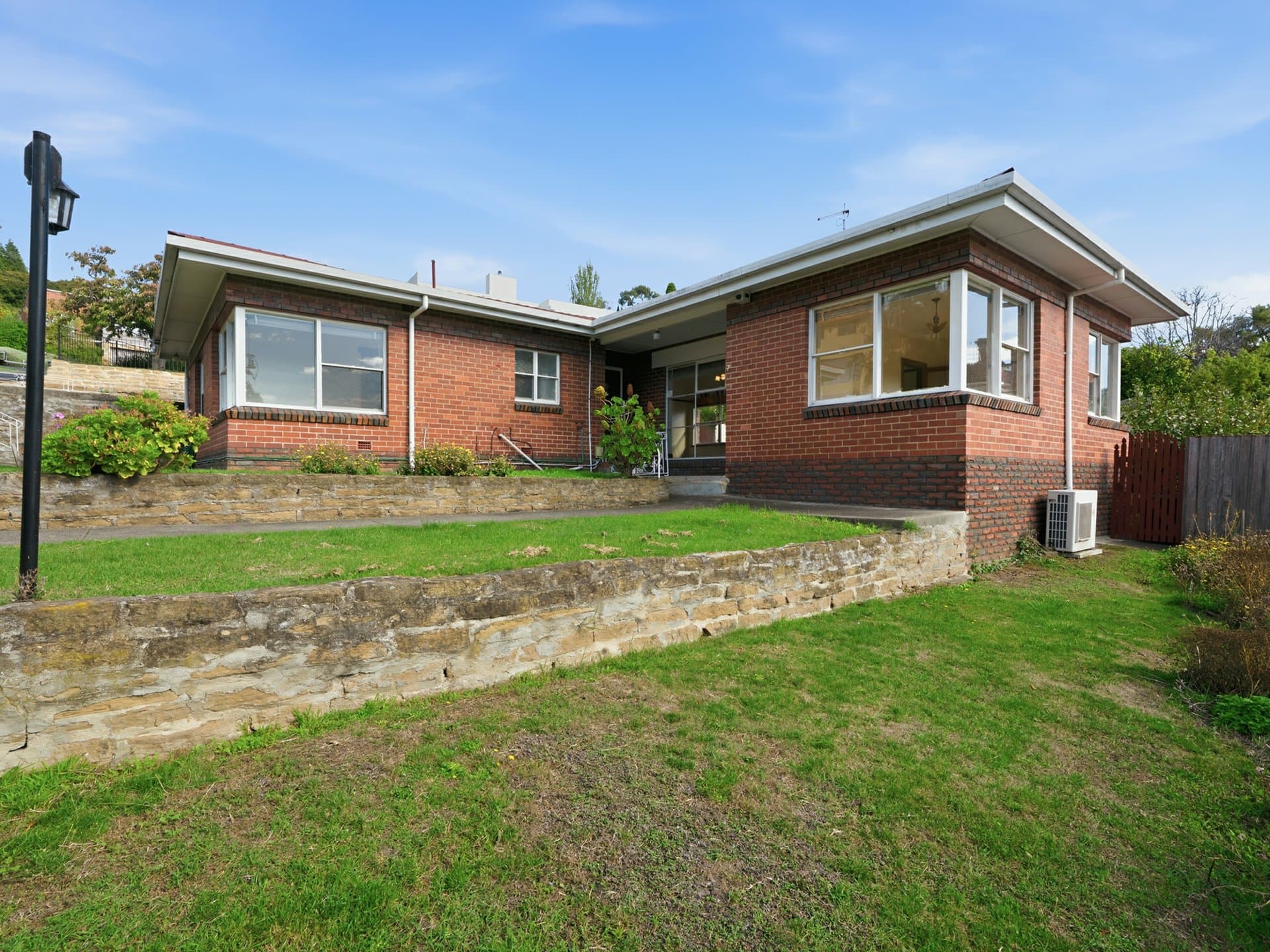 7 Lyndhurst Avenue, North Hobart, Mount Stuart - Thumbnail 3