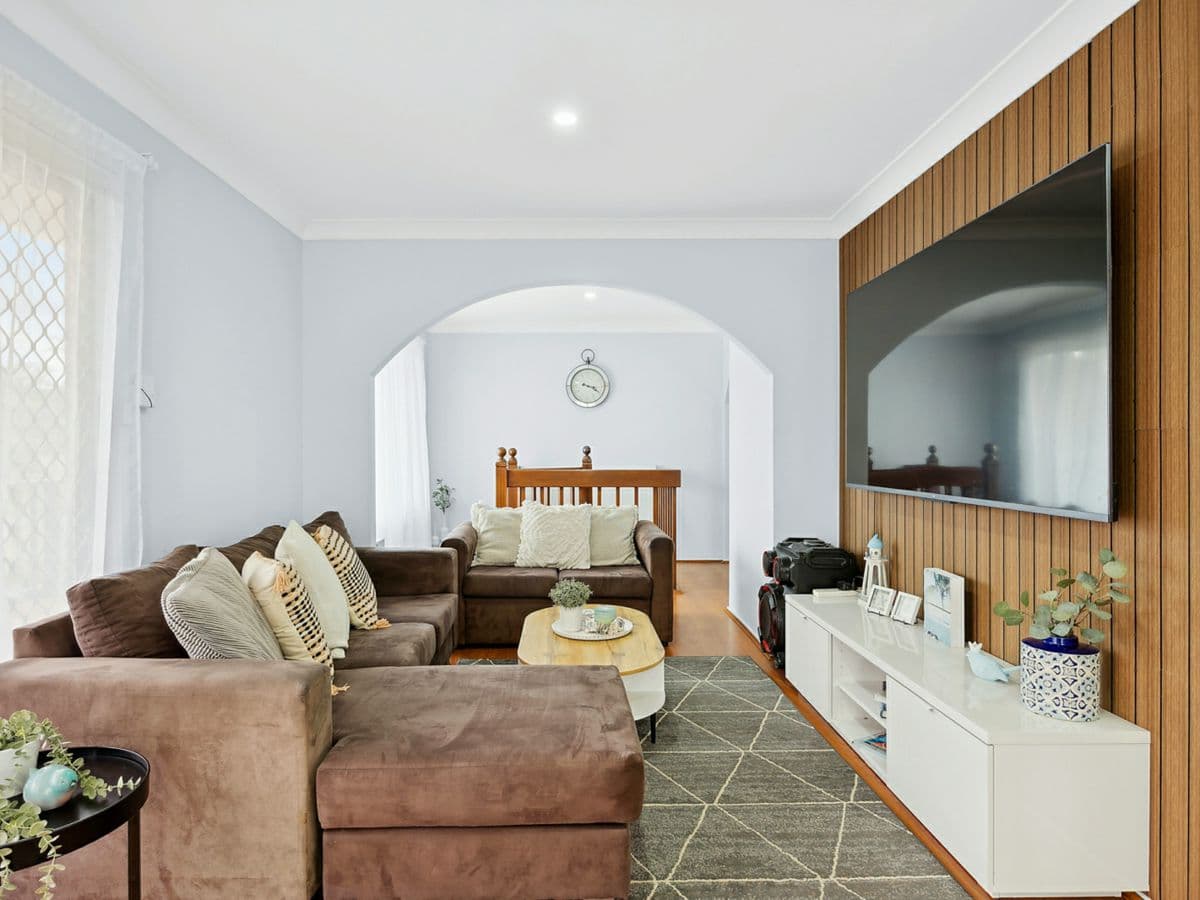 8 Campbell Parade, MANNERING PARK, Mannering Park - Thumbnail 5