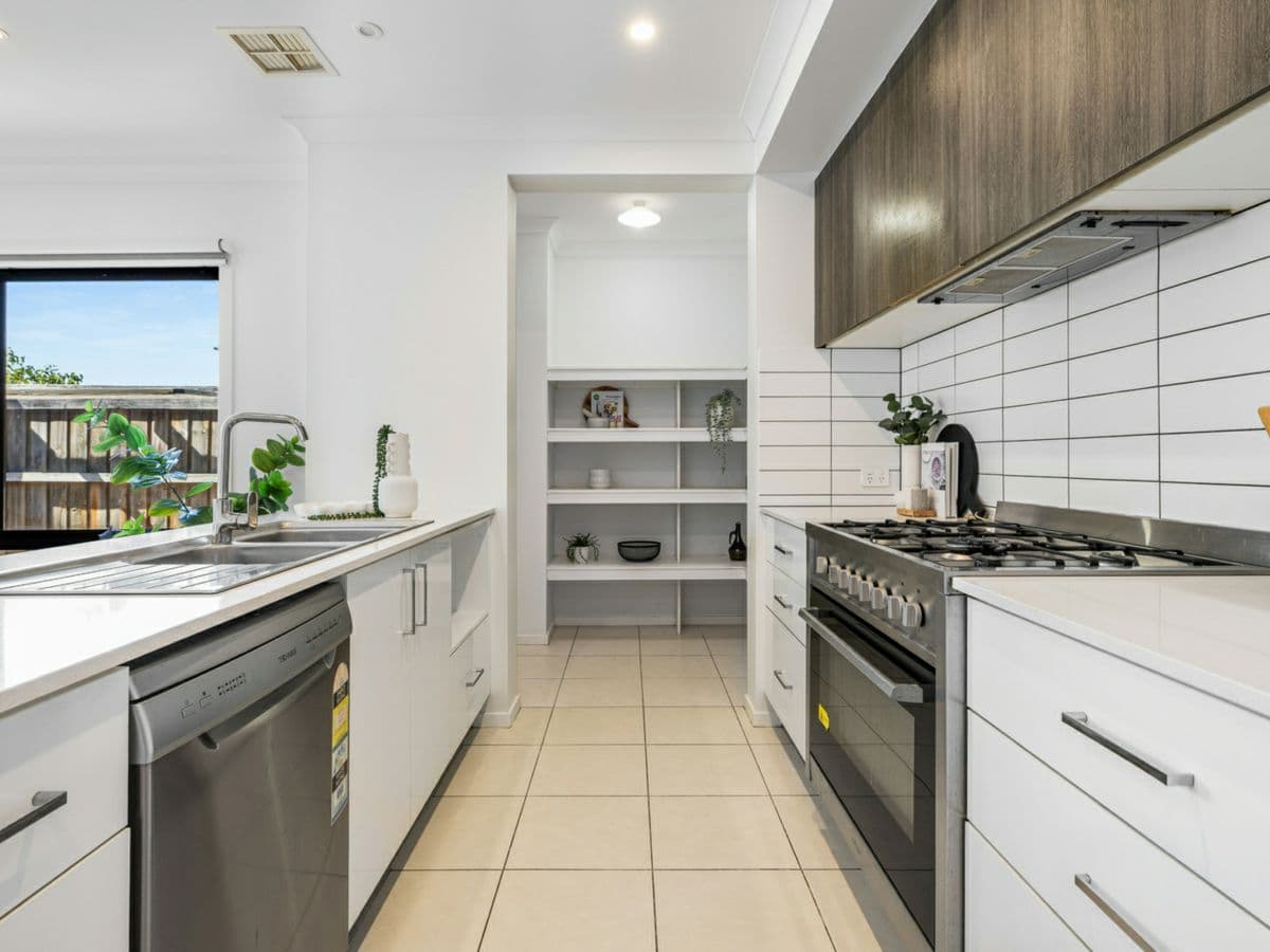 11B Third Street, CLAYTON SOUTH, Clayton South - Thumbnail 4