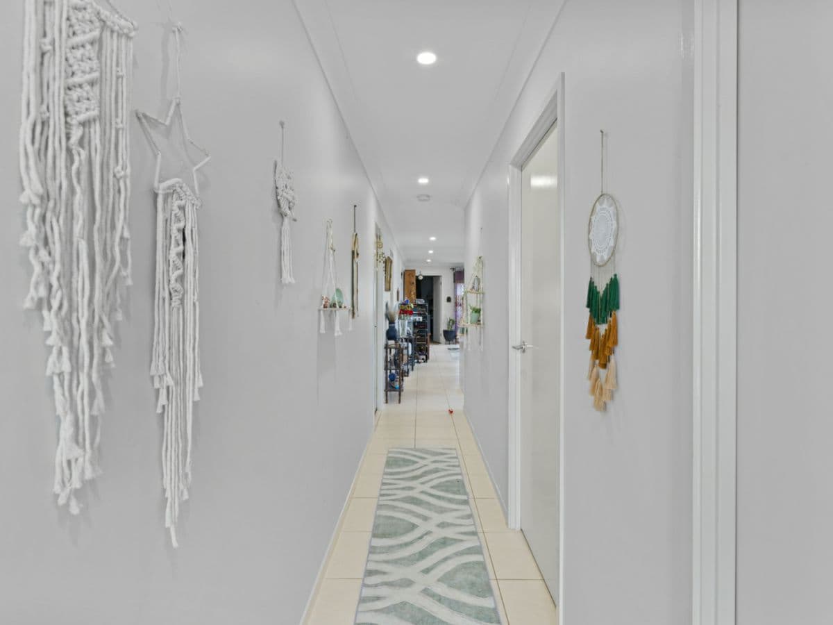 1&2/42 Ryrie Court, PARK RIDGE, Park Ridge - Thumbnail 2