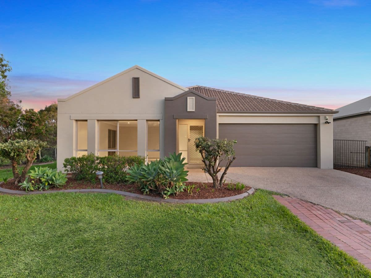 4 Humphreys Place, CABOOLTURE, Caboolture - Image 1