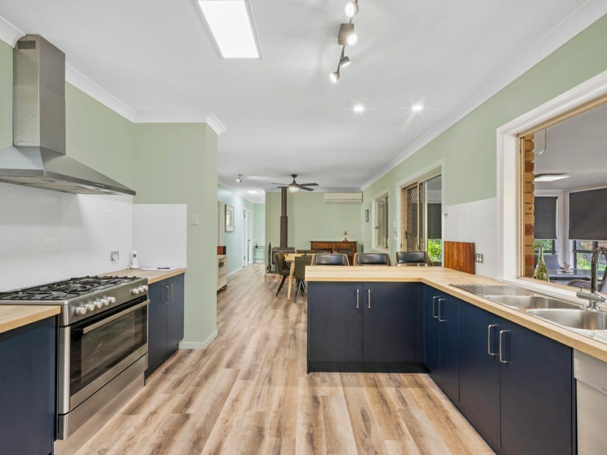 54 Flame Tree Court, WALLOON, Walloon - Thumbnail 6