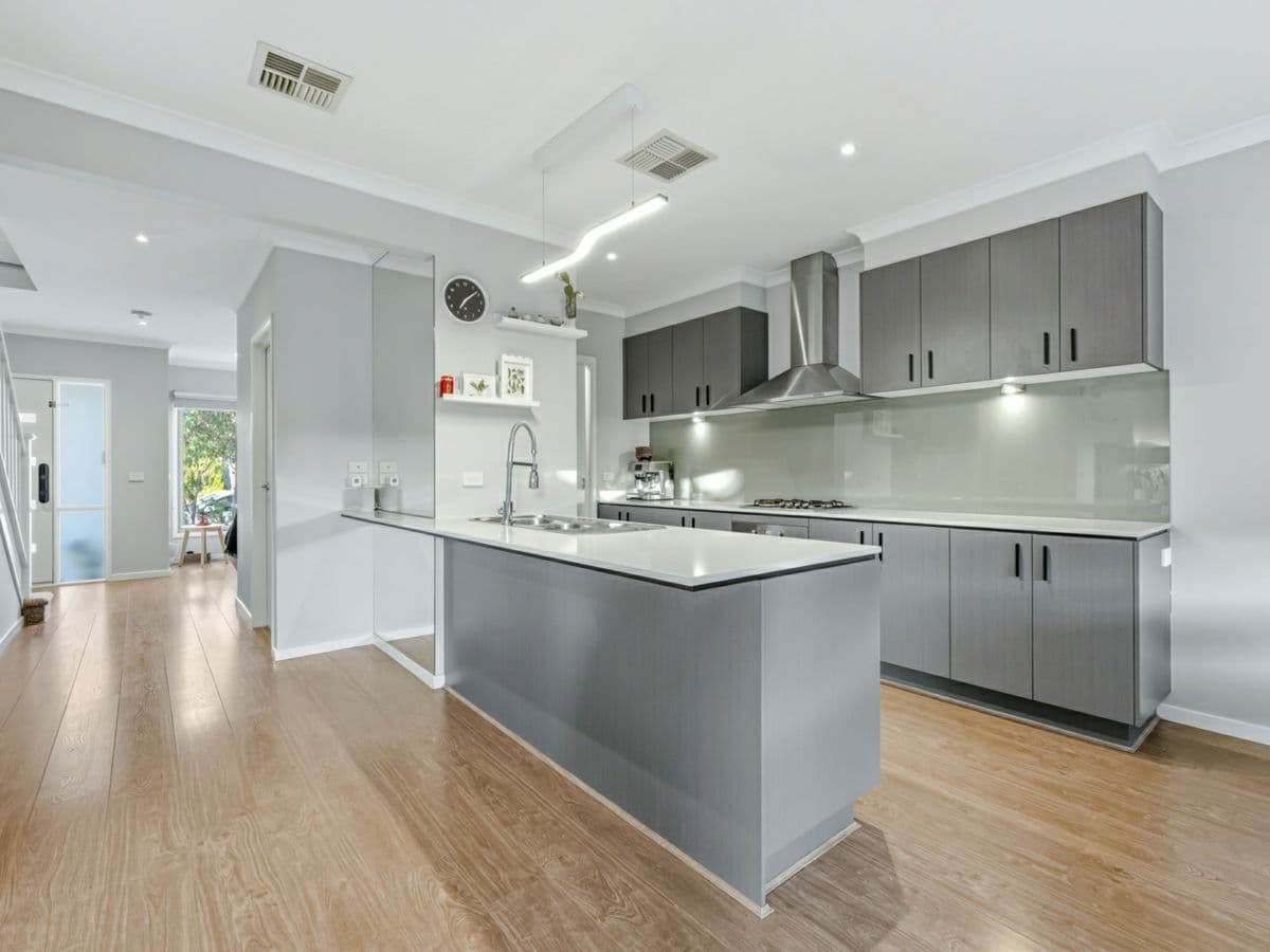 28 Havenstone Drive, KEYSBOROUGH, Keysborough - Thumbnail 3