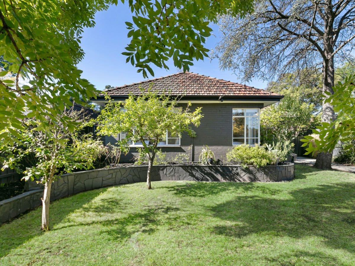 8 Waiora Road, ROSANNA, Rosanna - Image 1