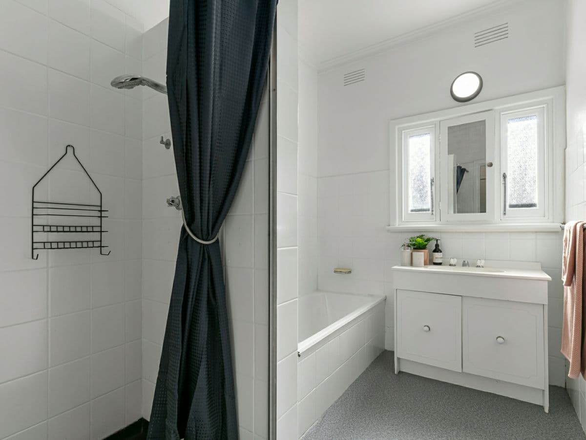 8 Waiora Road, ROSANNA, Rosanna - Thumbnail 5