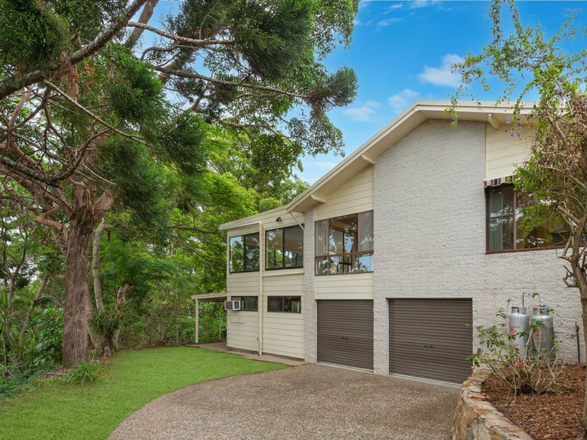 164 Tierney Drive, CURRUMBIN WATERS, Currumbin Waters - Thumbnail 2