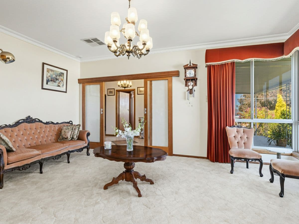 31 Glencannon Crescent, CLAYTON SOUTH, Clayton South - Thumbnail 2