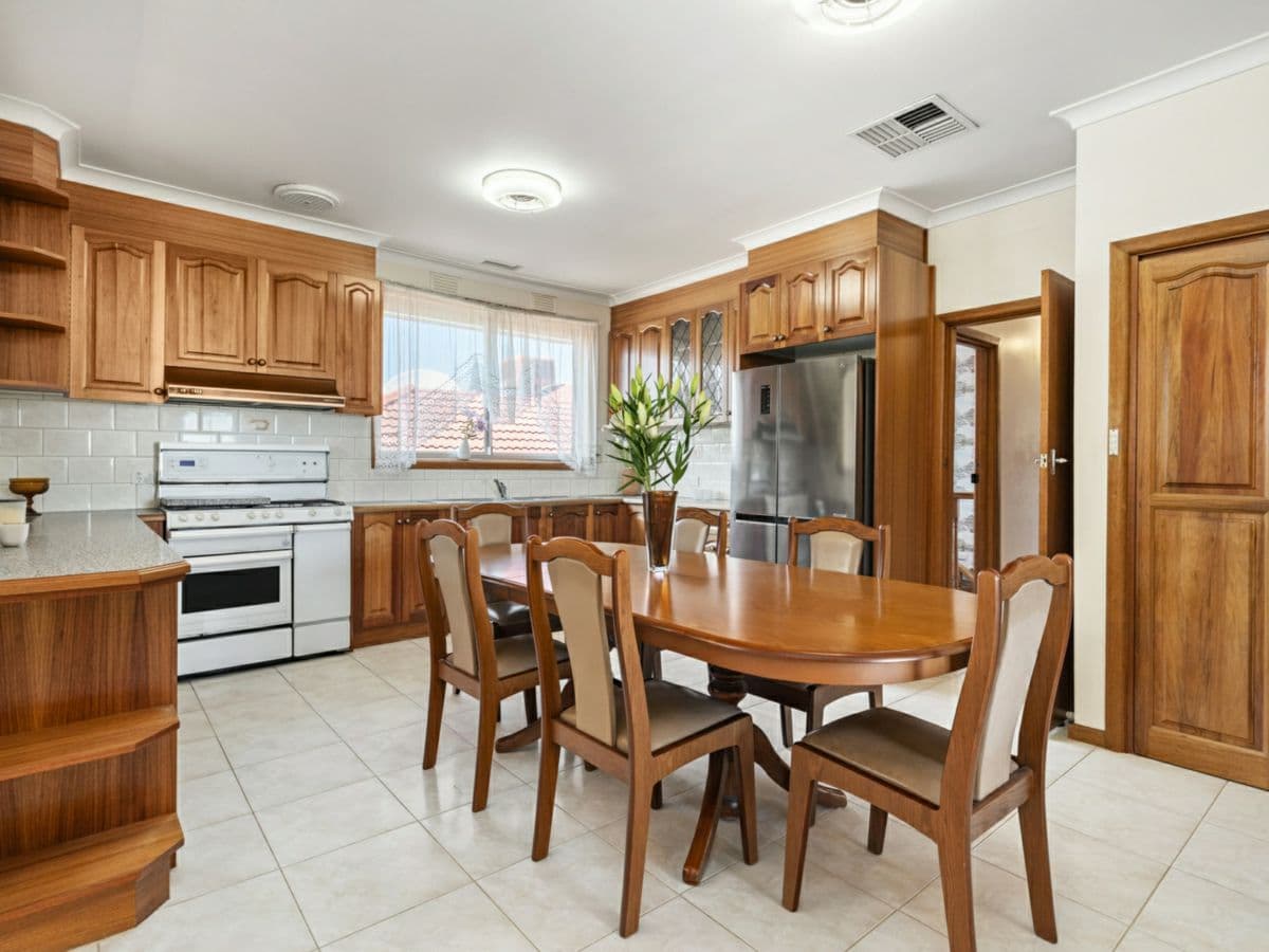 31 Glencannon Crescent, CLAYTON SOUTH, Clayton South - Thumbnail 4