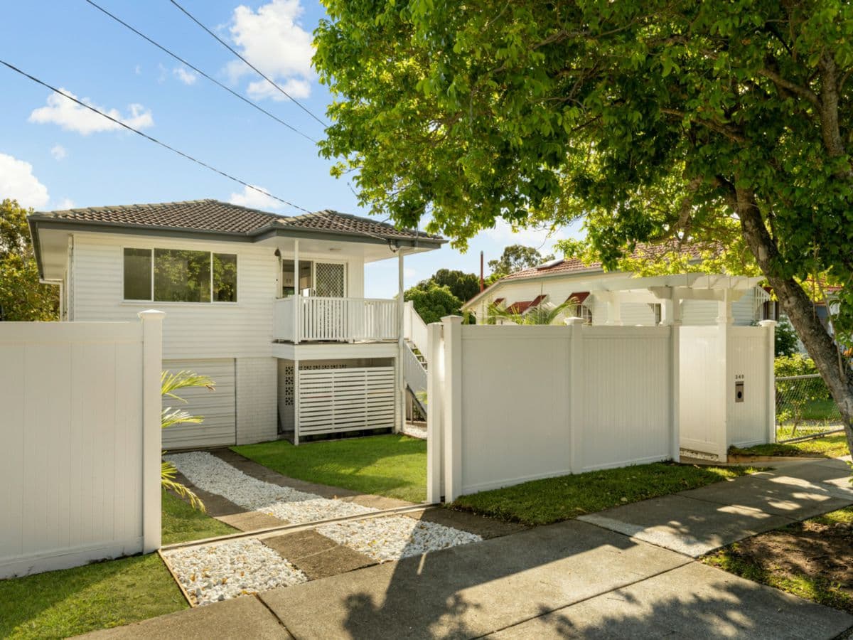 340 Tingal Road, WYNNUM, Wynnum - Image 1