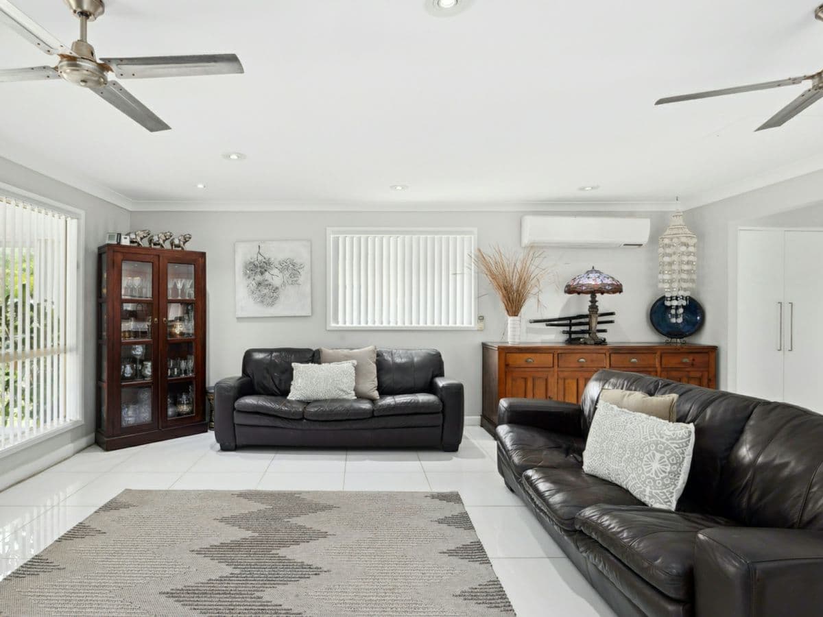 4 Jean Avenue, BERKELEY VALE, Berkeley Vale - Thumbnail 3