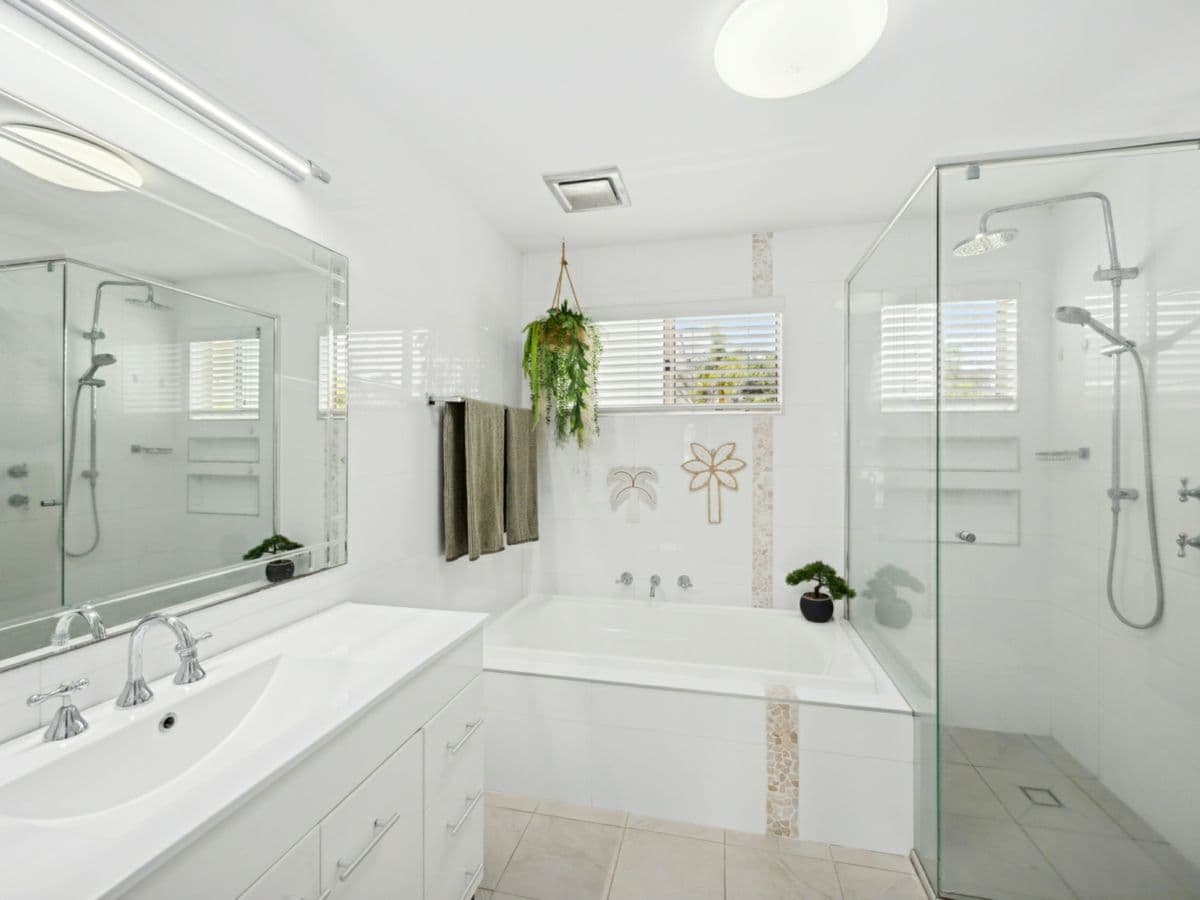 4 Jean Avenue, BERKELEY VALE, Berkeley Vale - Thumbnail 6