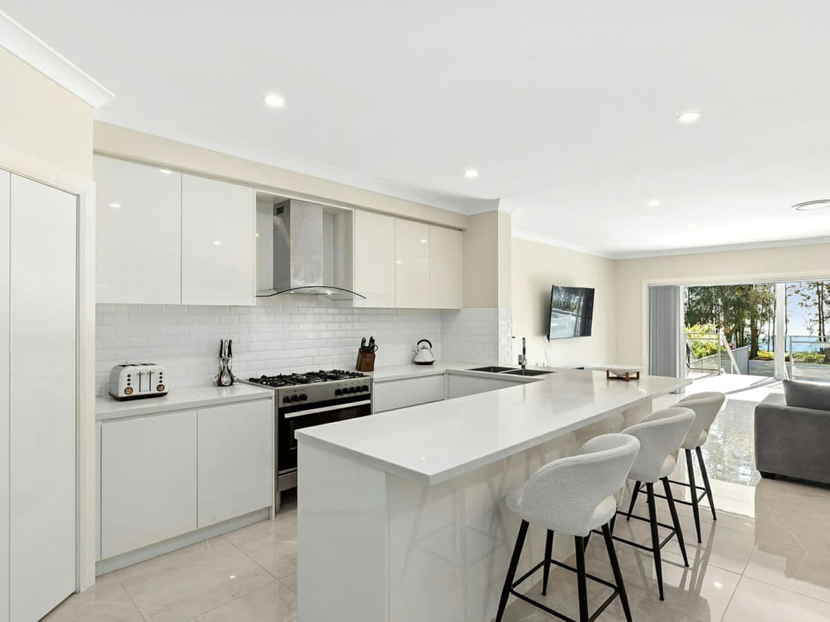 65 Lakedge Avenue, BERKELEY VALE, Berkeley Vale - Thumbnail 3