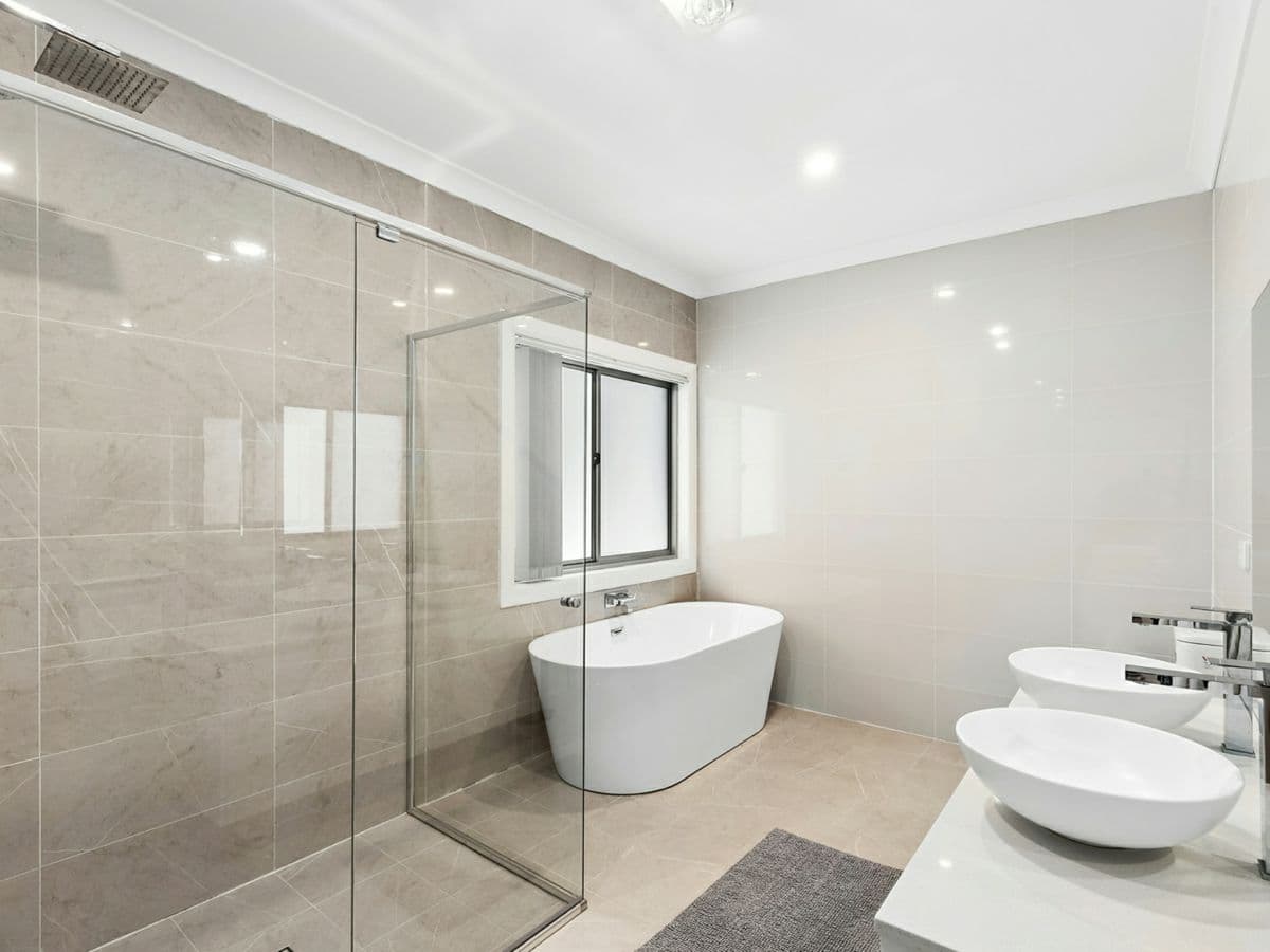 65 Lakedge Avenue, BERKELEY VALE, Berkeley Vale - Thumbnail 4