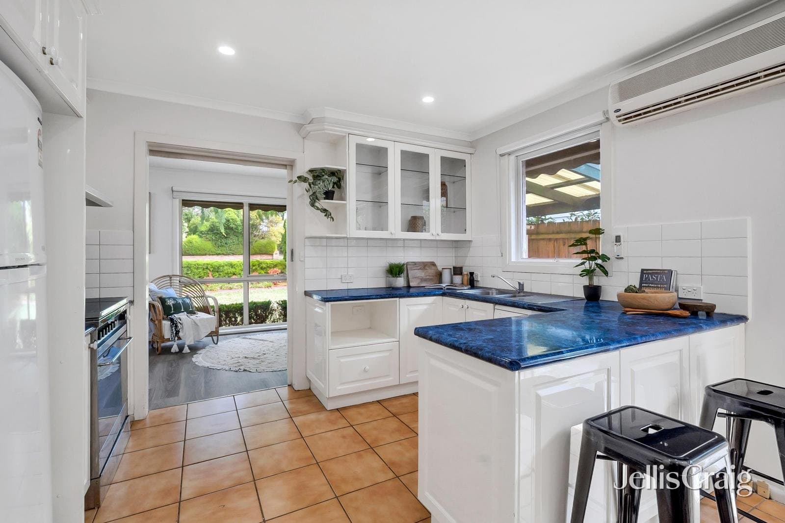 18 Barcelona Street, Box Hill, Box Hill - Thumbnail 4