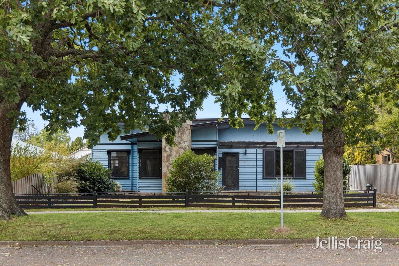12 Collier Street, Woodend, Woodend - Thumbnail 2