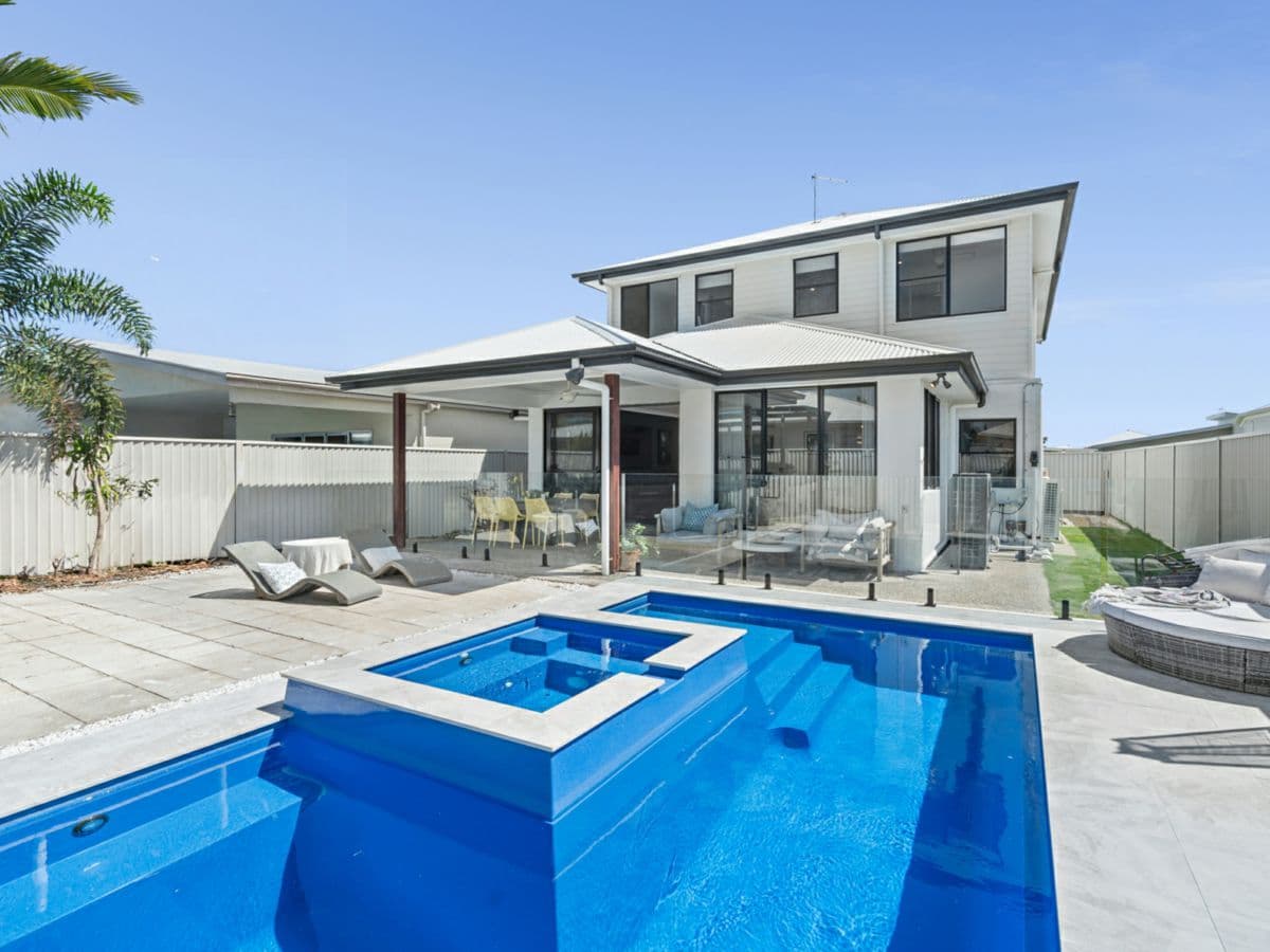 8 Mosman Court, BARINGA, Baringa - Image 1