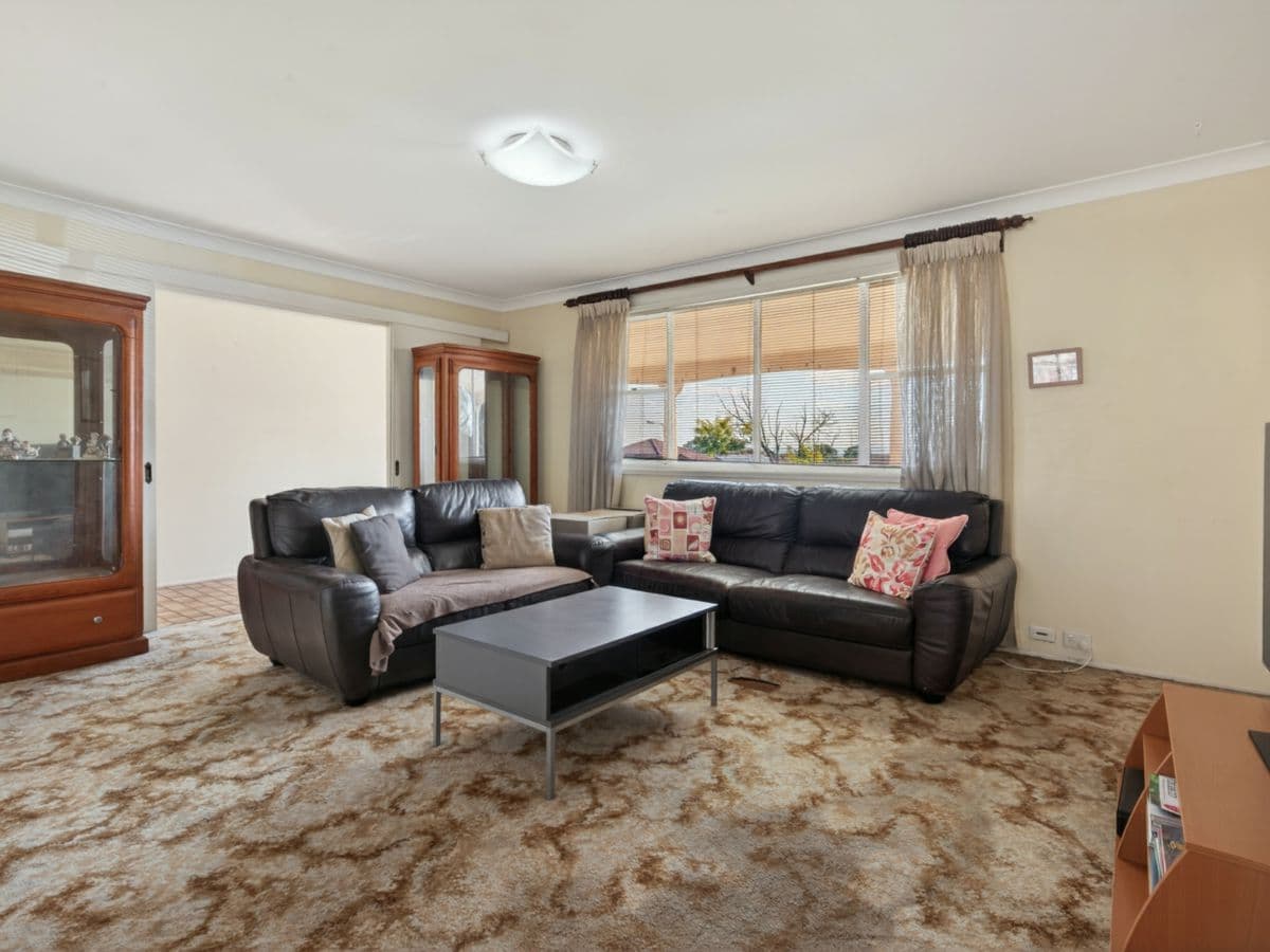 5 Parkinson Street, KINGS LANGLEY, Kings Langley - Thumbnail 2