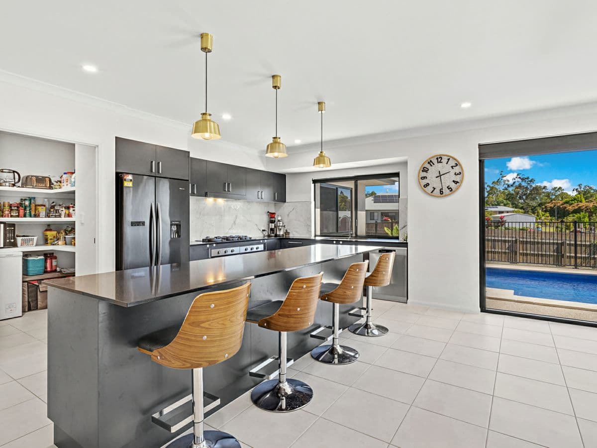 8 Lyndon Court, CANNON VALLEY, Cannon Valley - Thumbnail 2