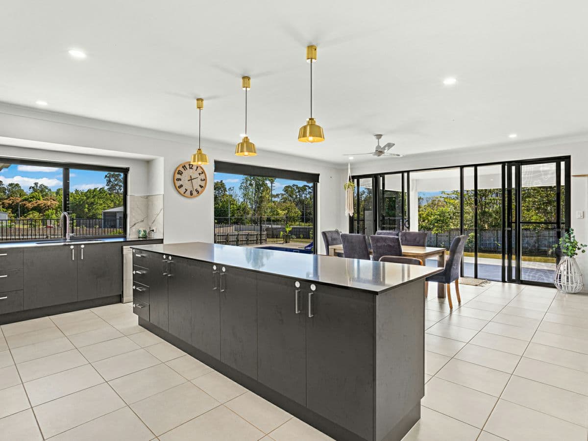 8 Lyndon Court, CANNON VALLEY, Cannon Valley - Thumbnail 3
