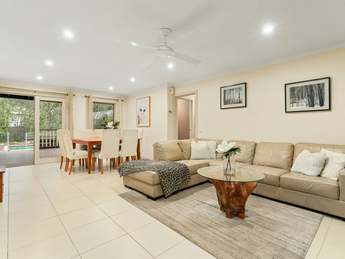 18 Alford Avenue, MOOROOLBARK, Mooroolbark - Thumbnail 2