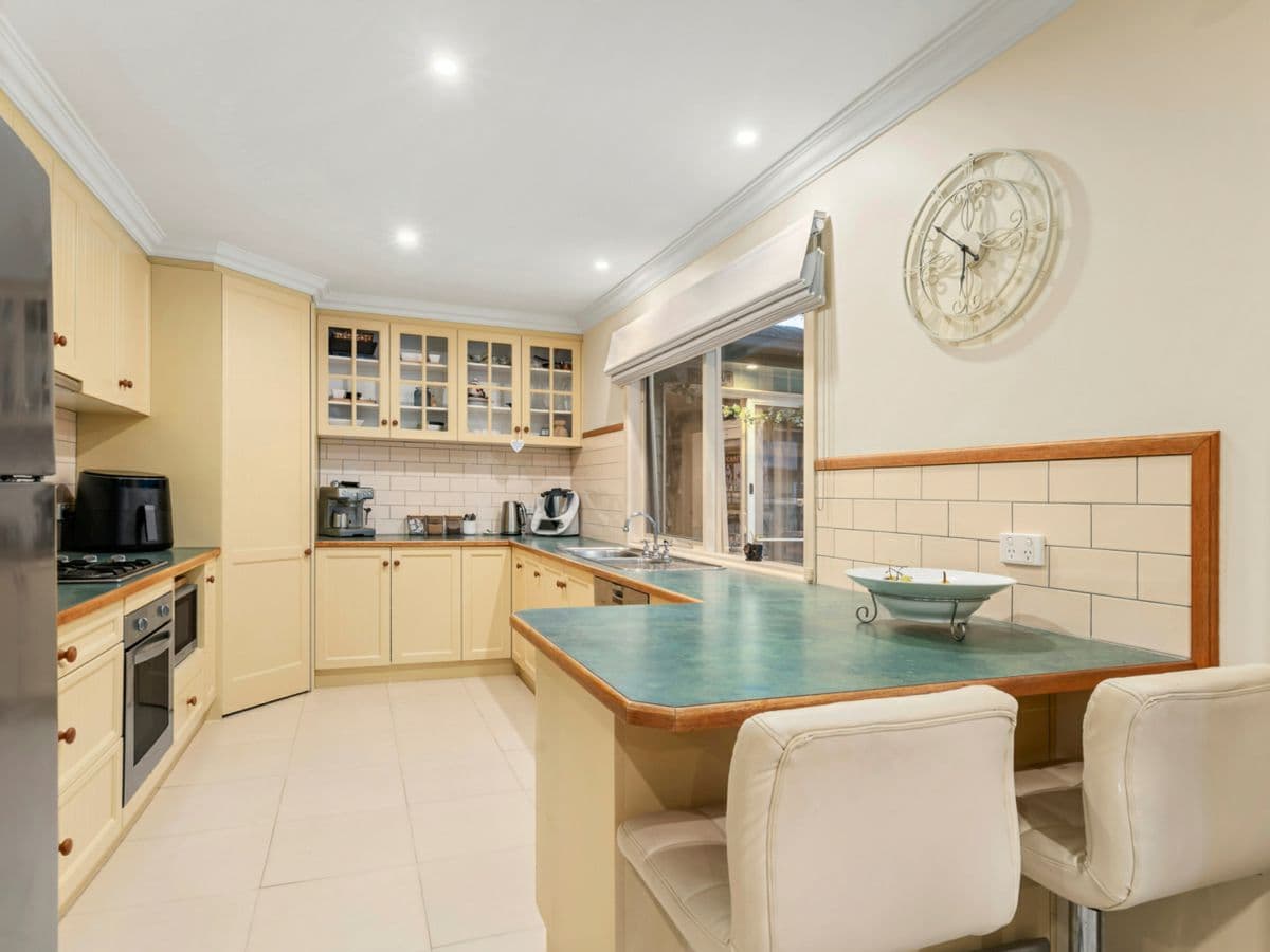 18 Alford Avenue, MOOROOLBARK, Mooroolbark - Thumbnail 4