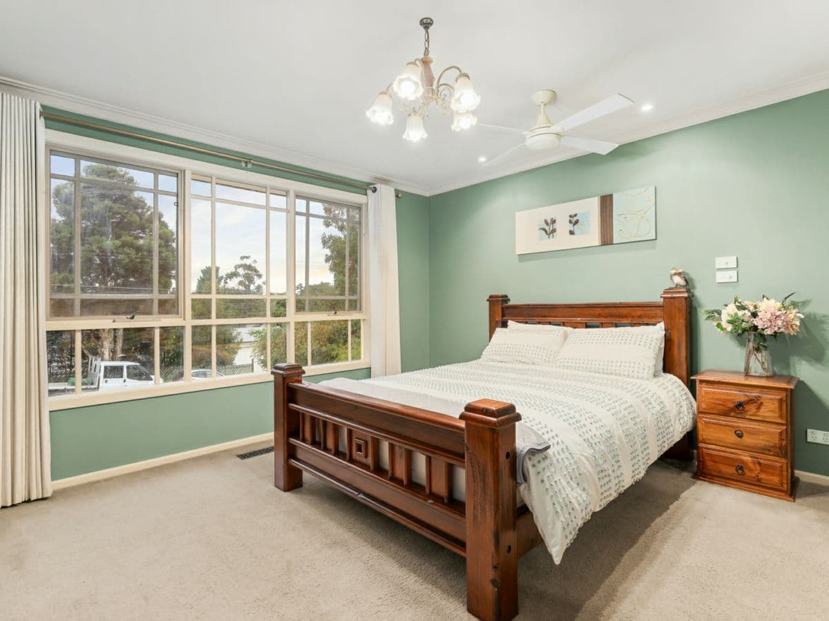 18 Alford Avenue, MOOROOLBARK, Mooroolbark - Thumbnail 5