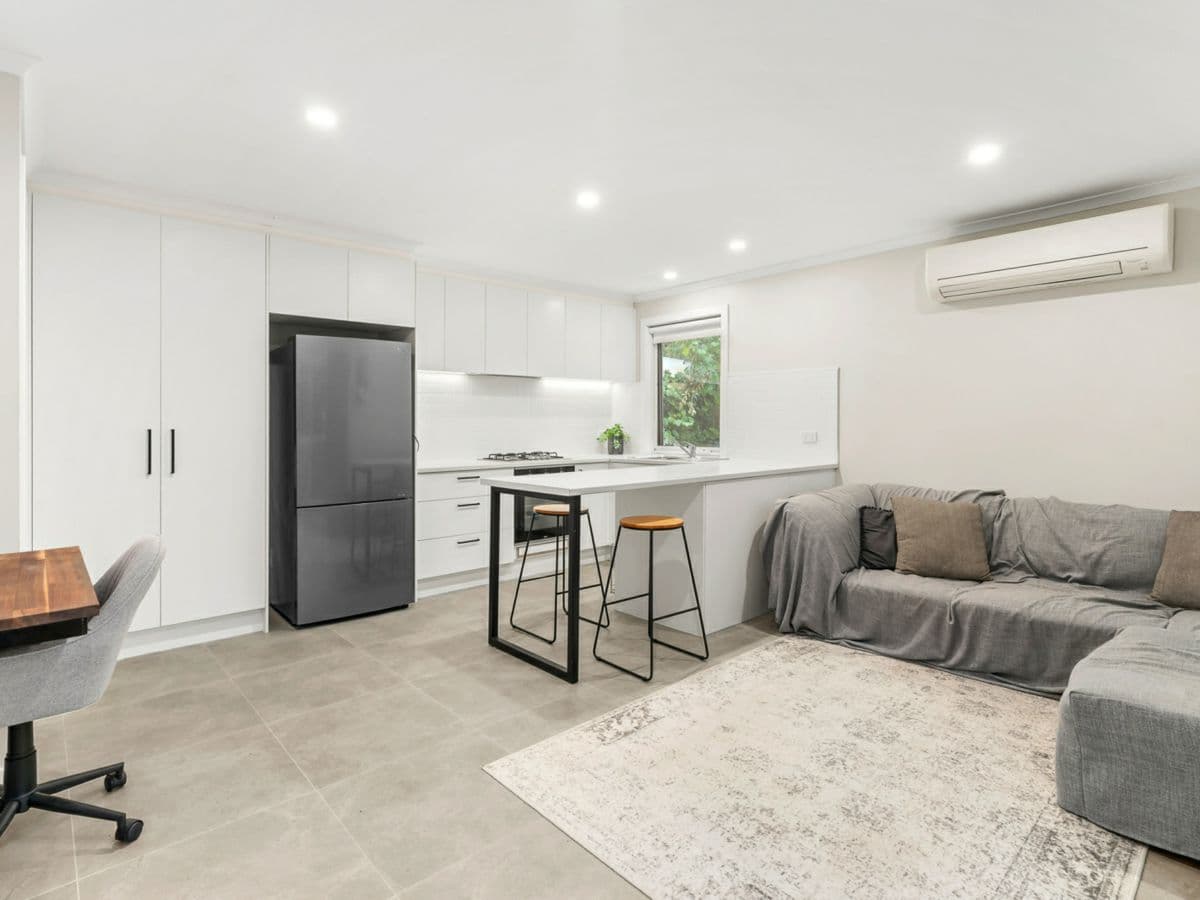 18 Alford Avenue, MOOROOLBARK, Mooroolbark - Thumbnail 8