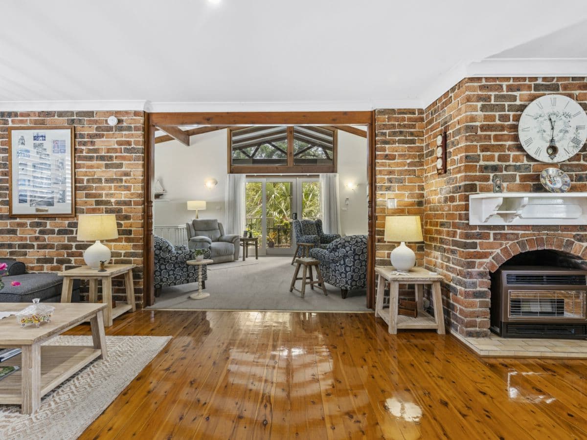 54 Tallwood Avenue, MOLLYMOOK BEACH, Mollymook Beach - Thumbnail 2