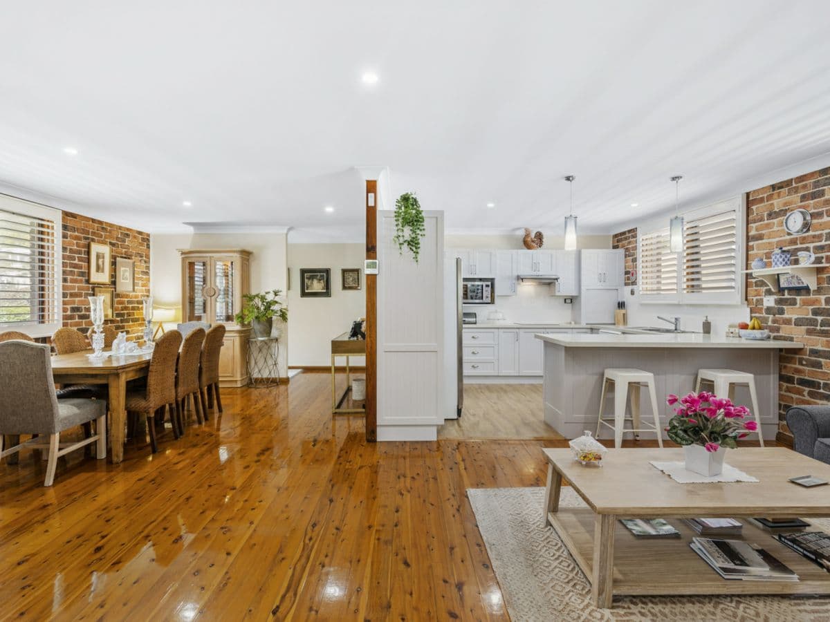 54 Tallwood Avenue, MOLLYMOOK BEACH, Mollymook Beach - Thumbnail 3