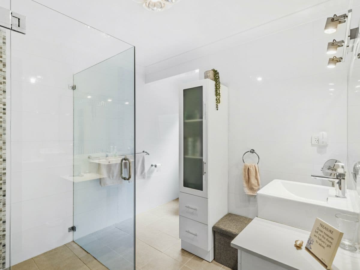 54 Tallwood Avenue, MOLLYMOOK BEACH, Mollymook Beach - Thumbnail 8