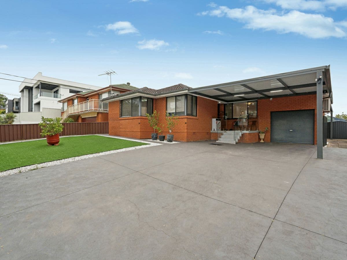 21 Hinkler Avenue, CONDELL PARK, Condell Park - Image 1