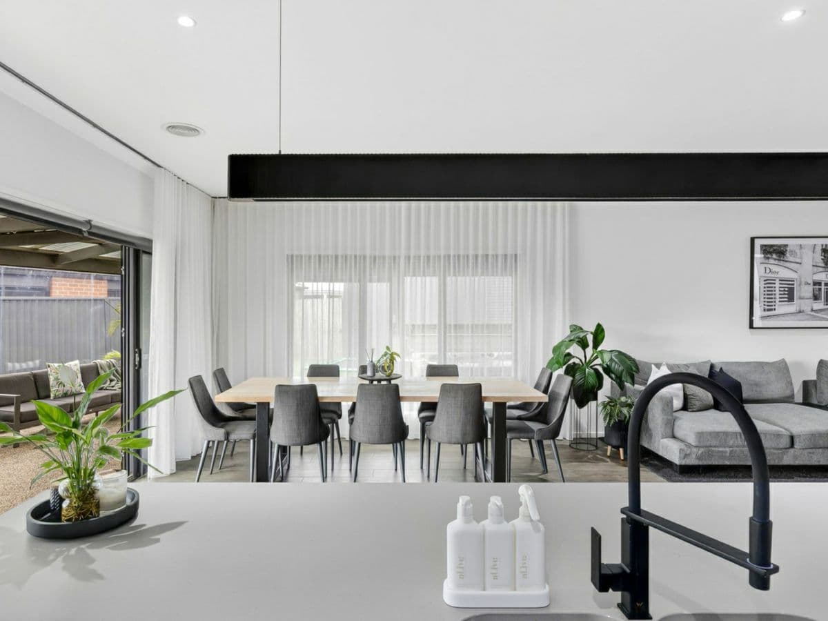 303 Charlemont Road, ARMSTRONG CREEK, Armstrong Creek - Thumbnail 3