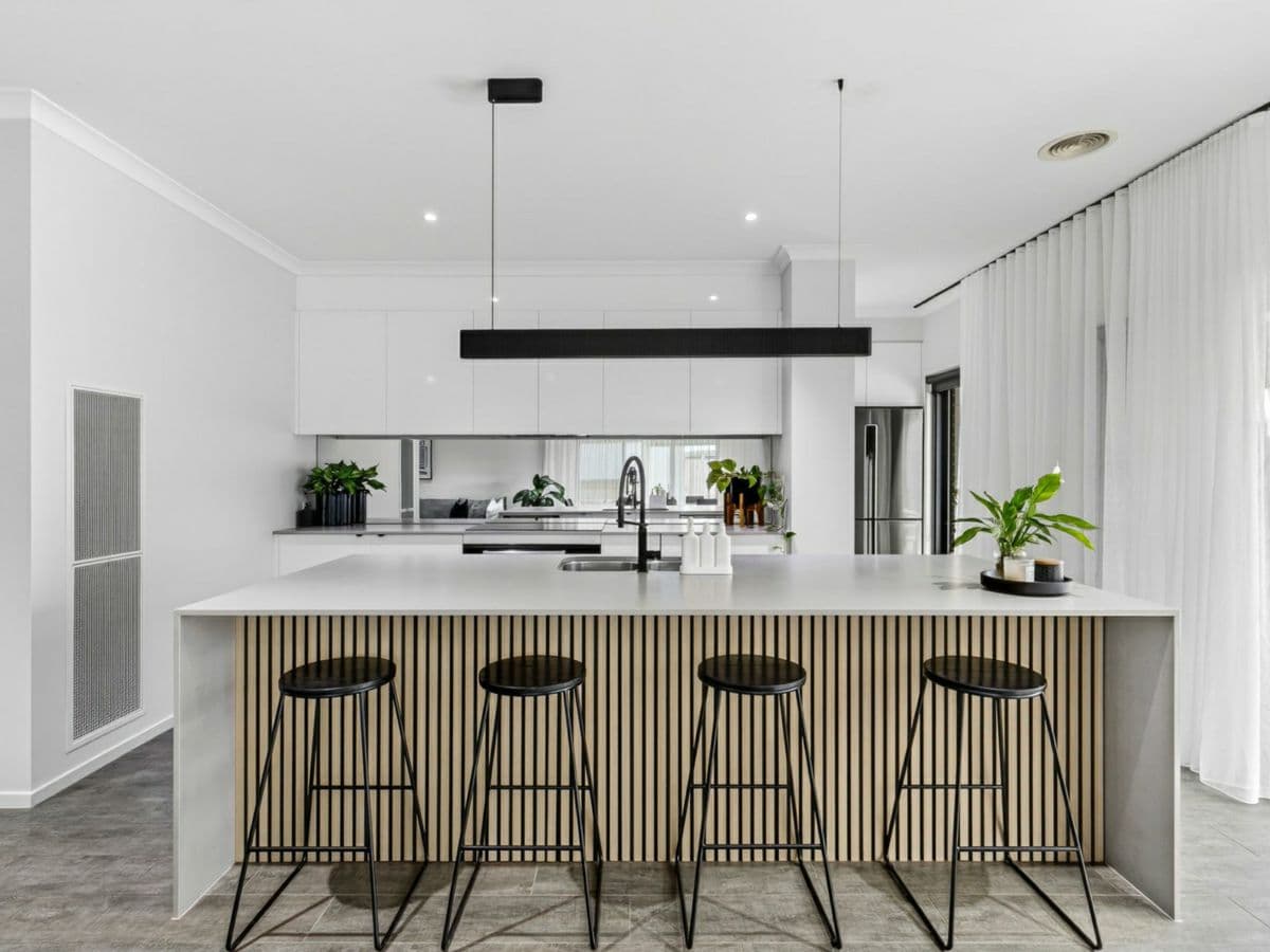 303 Charlemont Road, ARMSTRONG CREEK, Armstrong Creek - Thumbnail 4