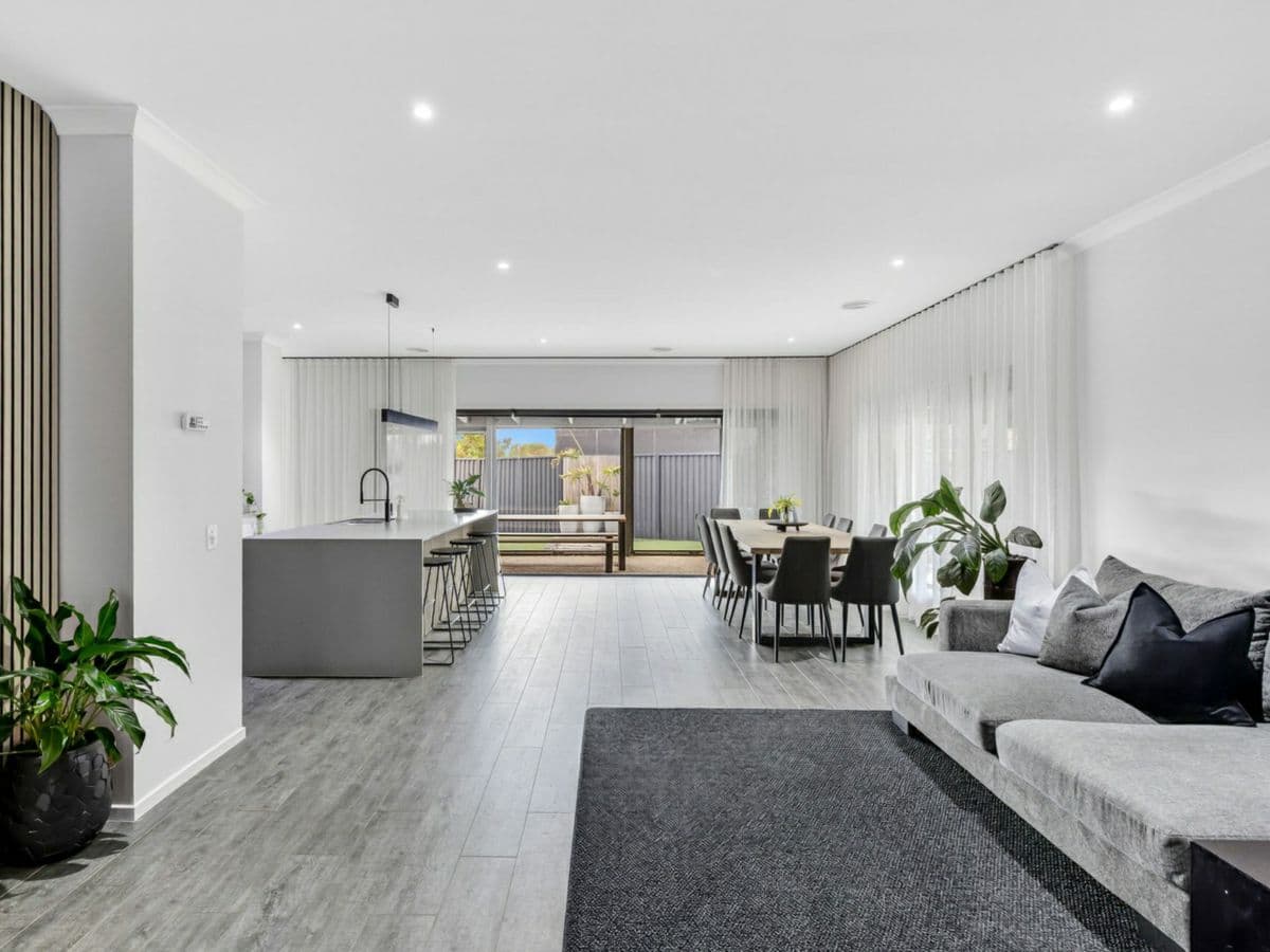 303 Charlemont Road, ARMSTRONG CREEK, Armstrong Creek - Thumbnail 6