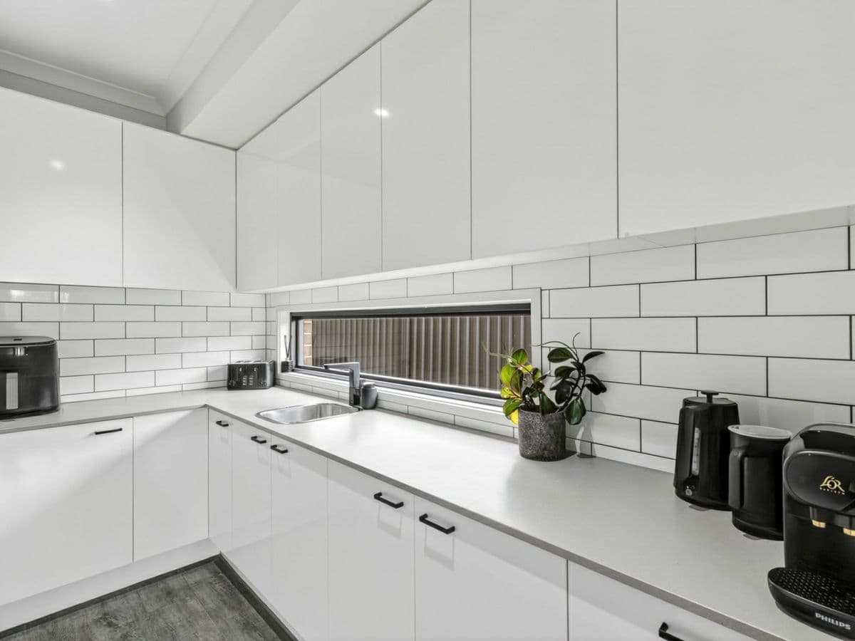 303 Charlemont Road, ARMSTRONG CREEK, Armstrong Creek - Thumbnail 8