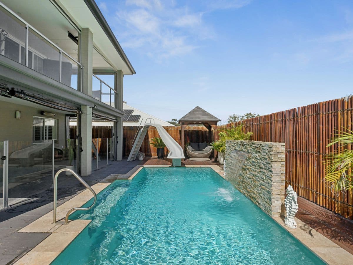 6 Oscar Drive, CHITTAWAY POINT, Chittaway Point - Thumbnail 2