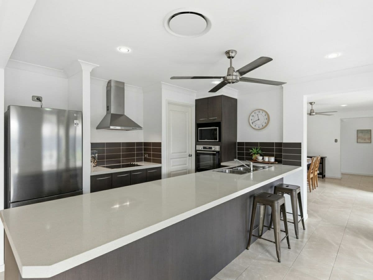 11 Blackall Road, MURRUMBA DOWNS, Murrumba Downs - Thumbnail 3
