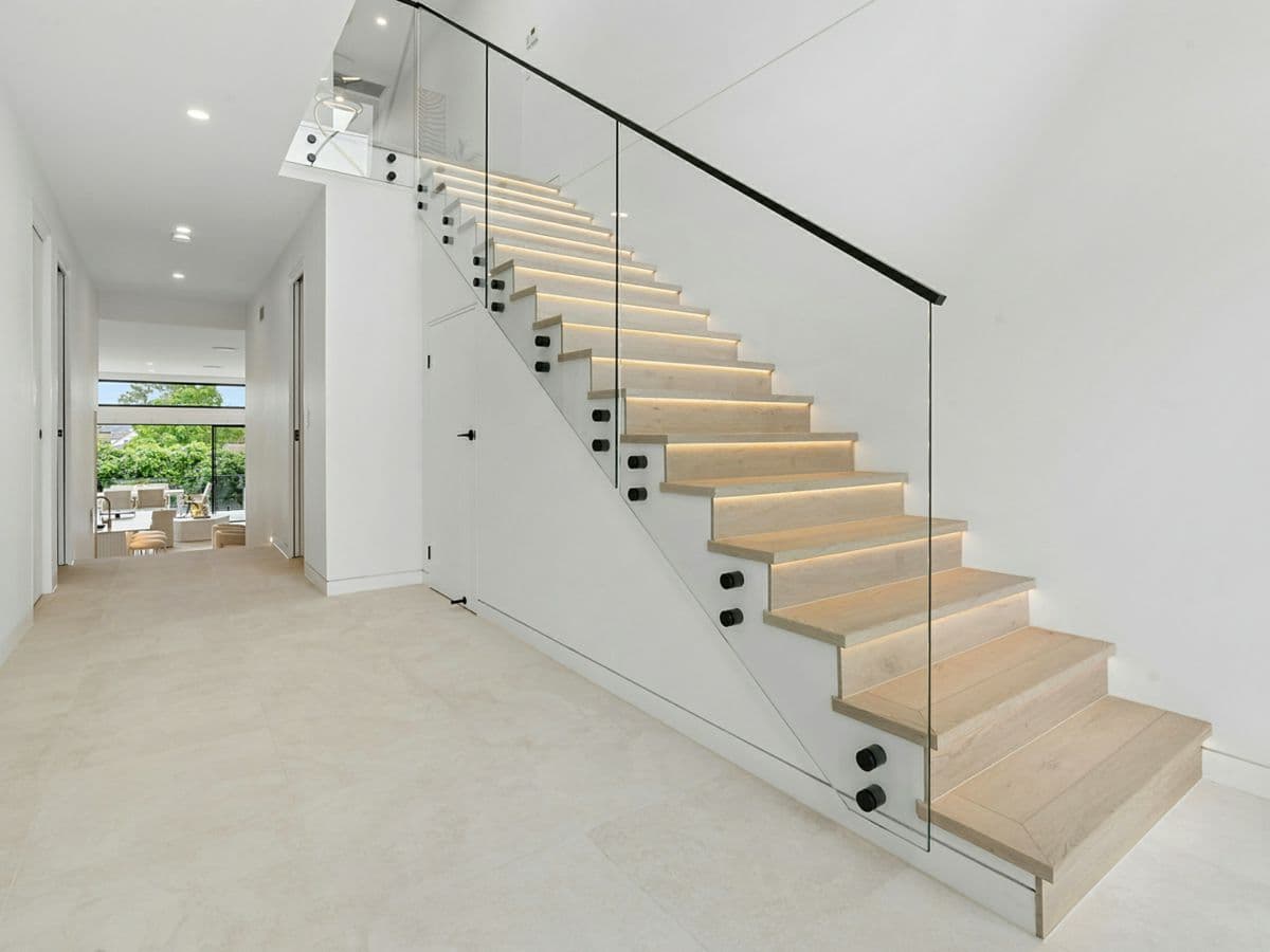 15A Cumberland Avenue, GEORGES HALL, Georges Hall - Thumbnail 2