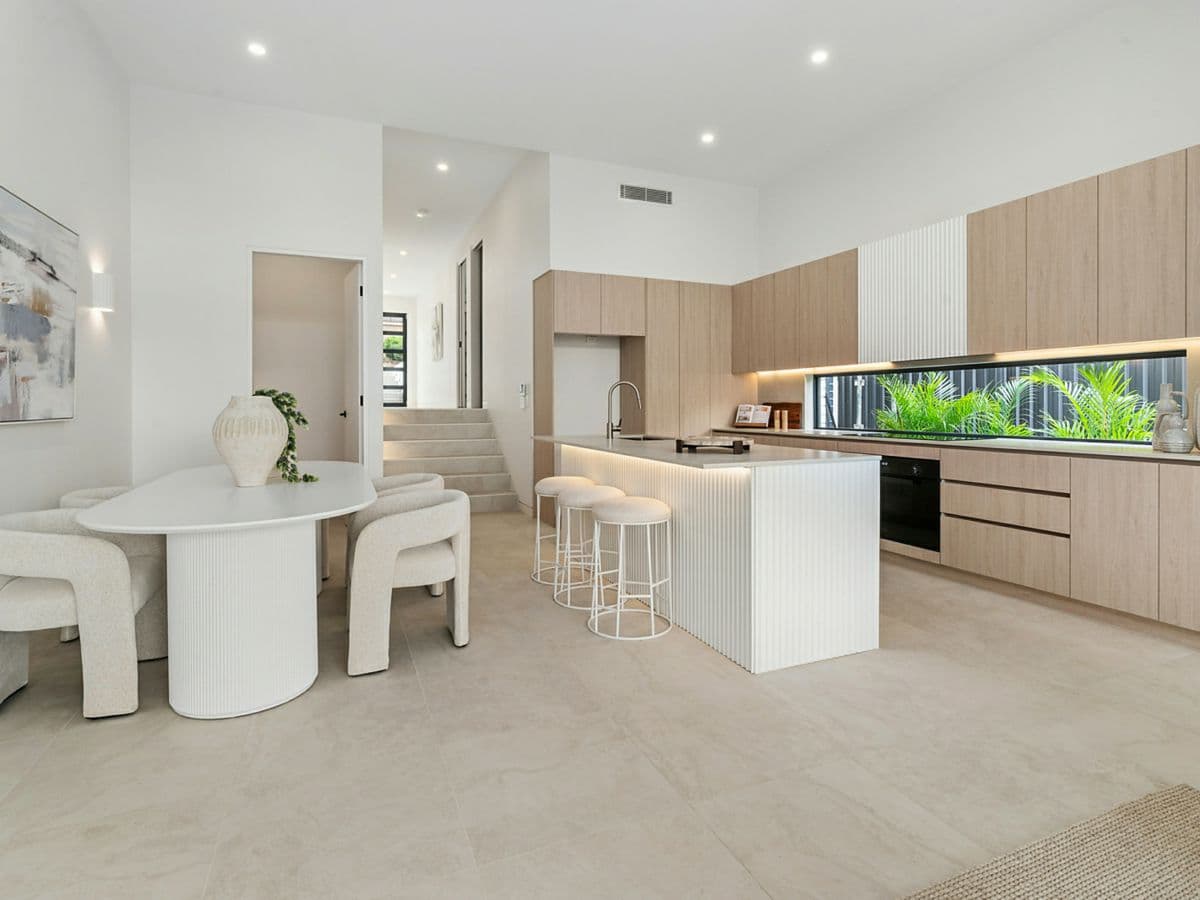 15A Cumberland Avenue, GEORGES HALL, Georges Hall - Thumbnail 4