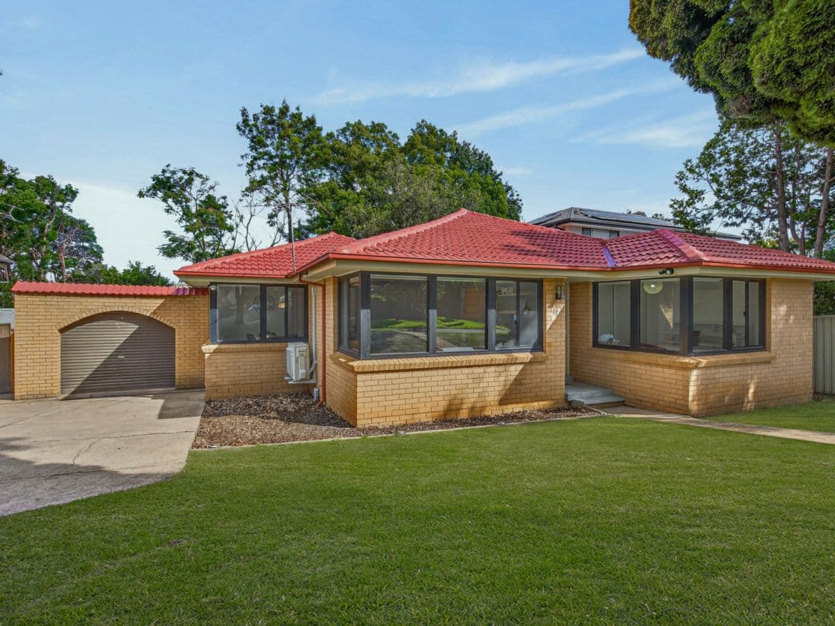 17 Sanders Crescent, KINGS LANGLEY, Kings Langley - Image 1