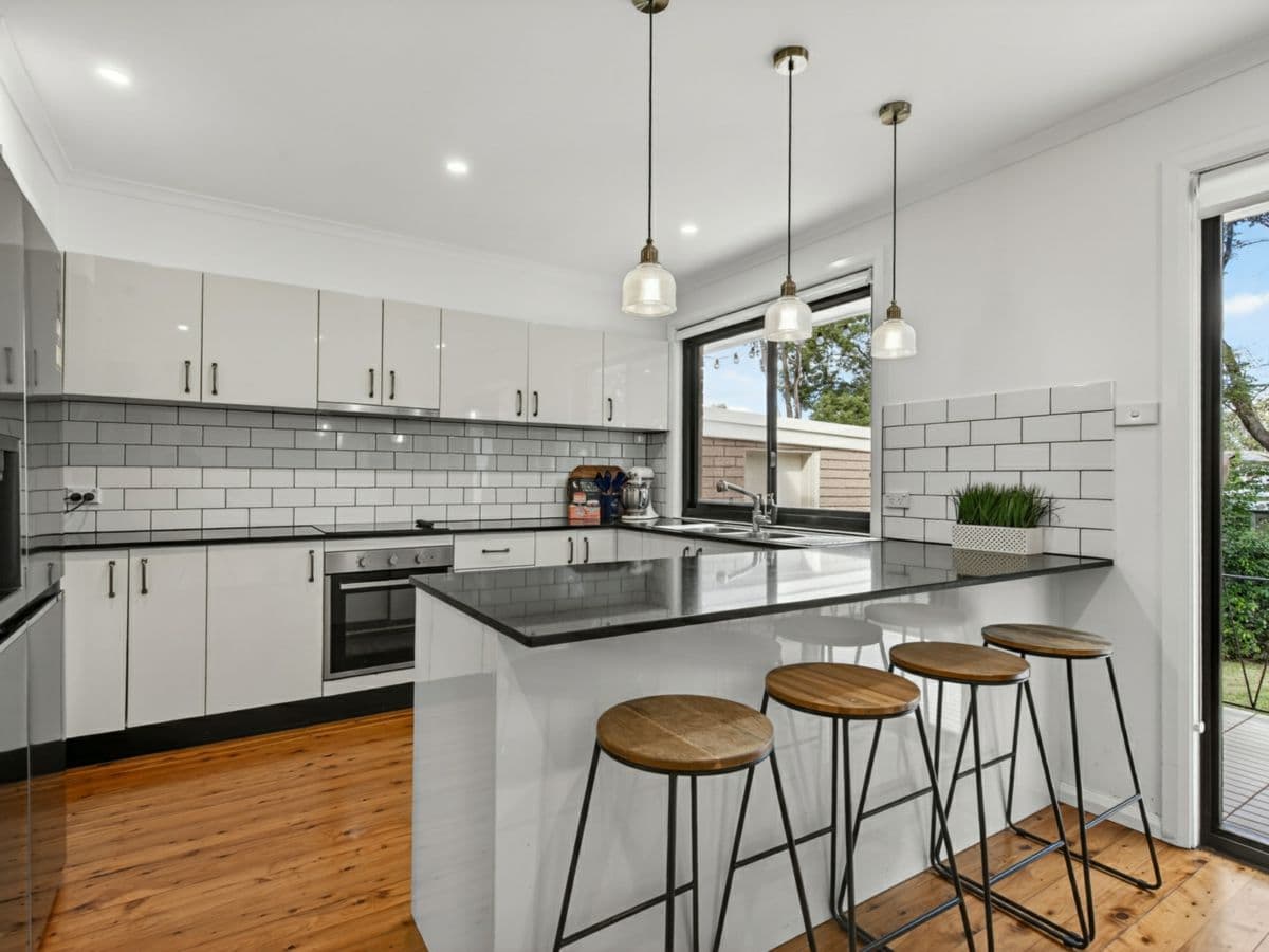 17 Sanders Crescent, KINGS LANGLEY, Kings Langley - Thumbnail 5
