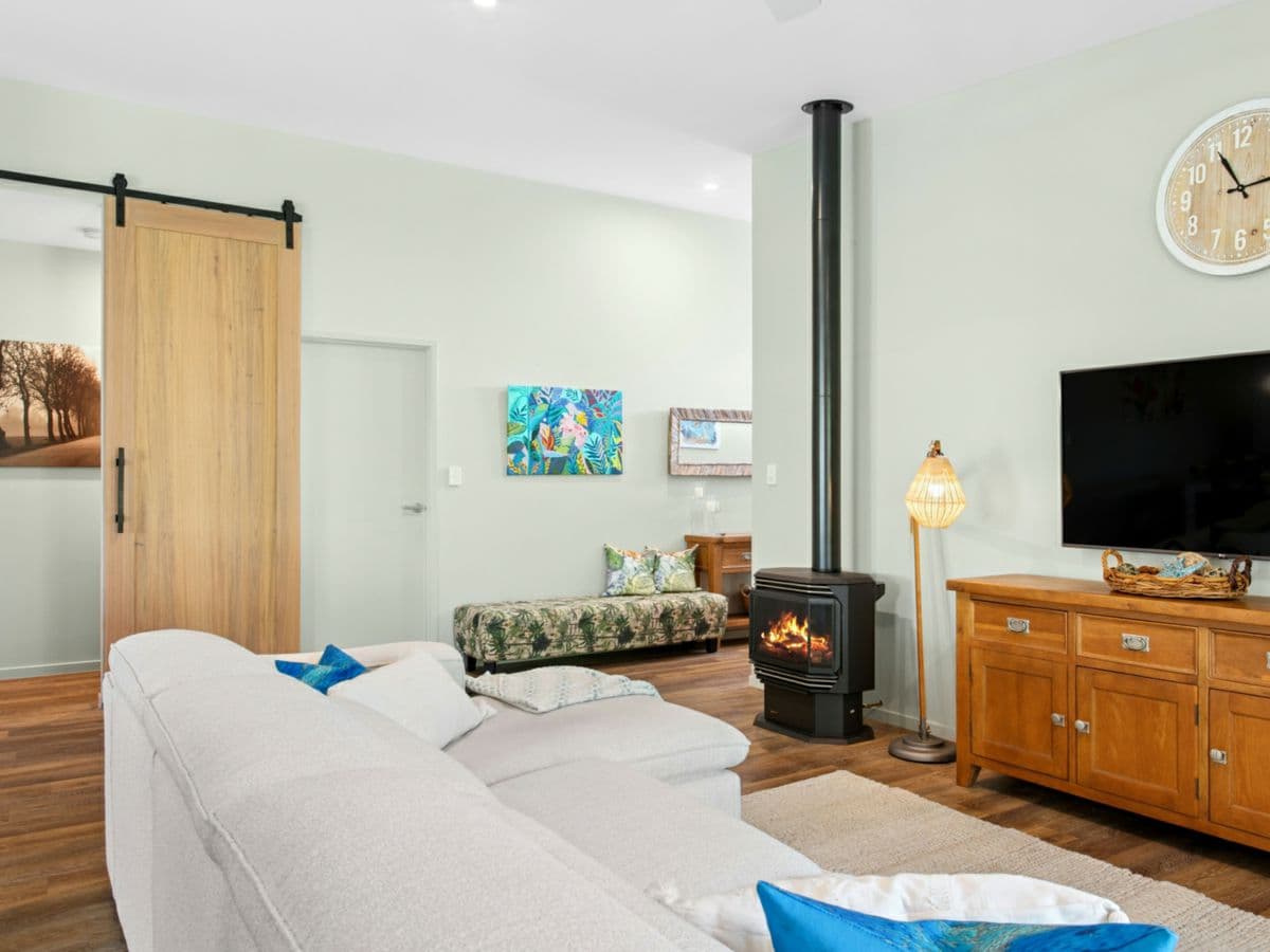 53 Birchgrove Circuit, BARINGA, Baringa - Thumbnail 5
