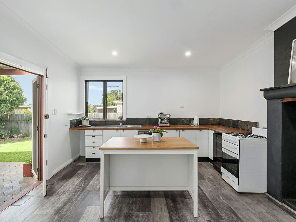 28 Colvin Avenue, CARLTON, Carlton - Thumbnail 3
