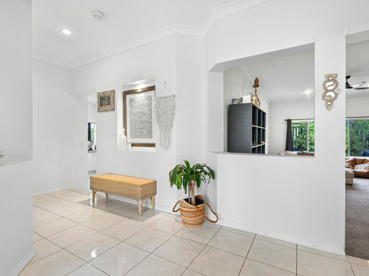 28 Cordyline Drive, REEDY CREEK, Reedy Creek - Thumbnail 4