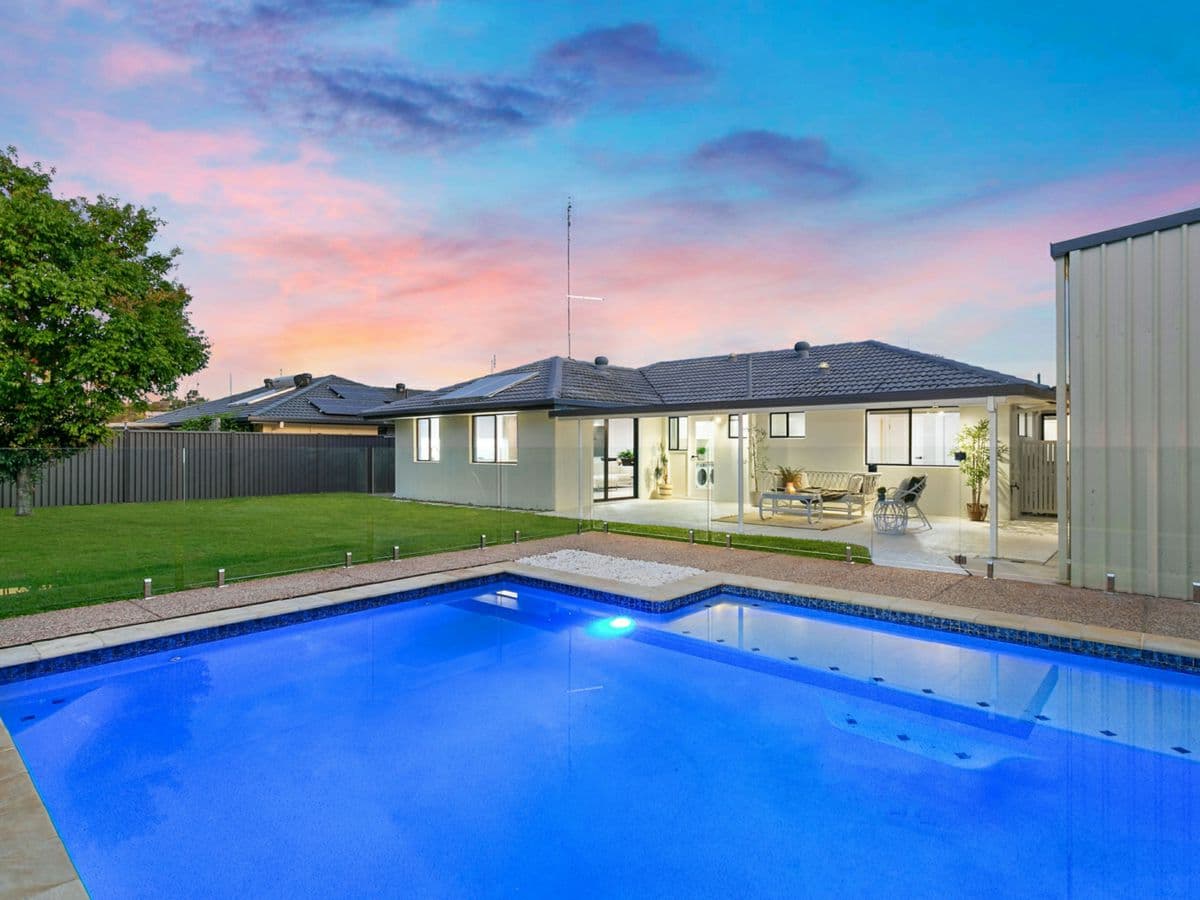 9 Rattan Court, ELANORA, Elanora - Thumbnail 2